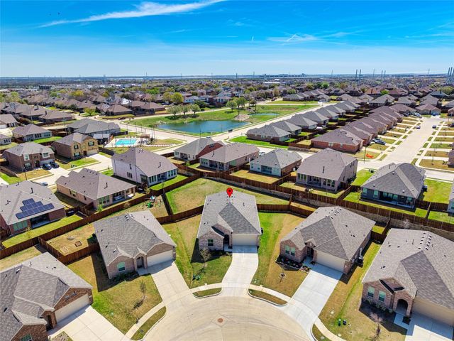 321 Sedalia Trail, Justin, TX 76247