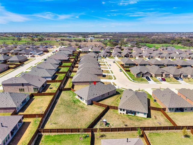 321 Sedalia Trail, Justin, TX 76247