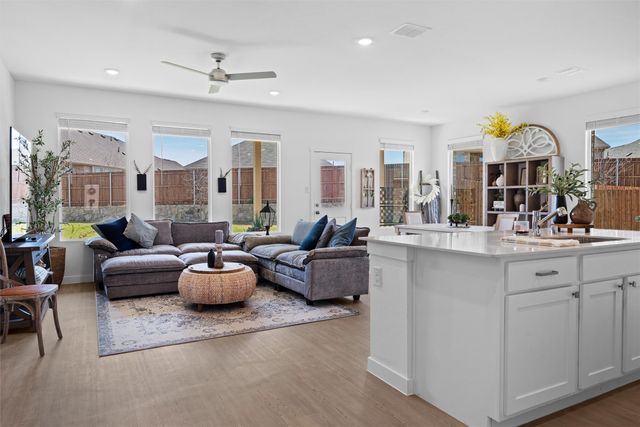 321 Sedalia Trail, Justin, TX 76247