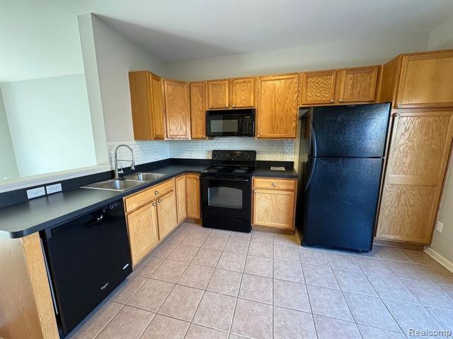 44767 Ellery Lane, Novi, MI 48377