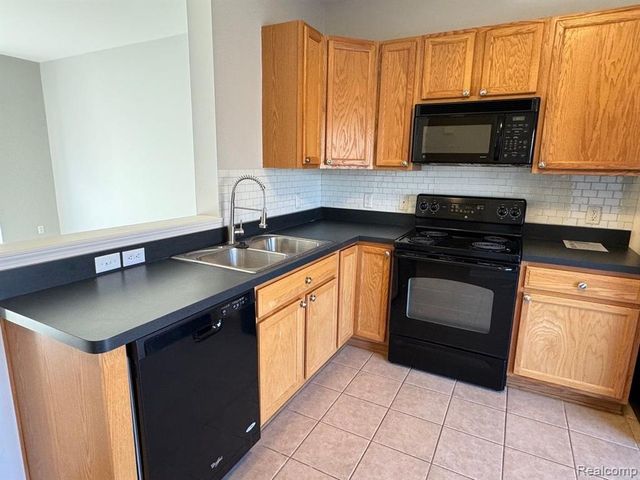 44767 Ellery Lane, Novi, MI 48377