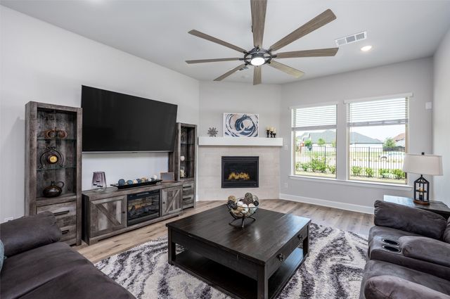 1820 Welker Drive, Van Alstyne, TX 75495