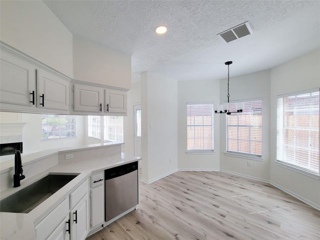 1422 Mabry Mill Road, Houston, TX 77062