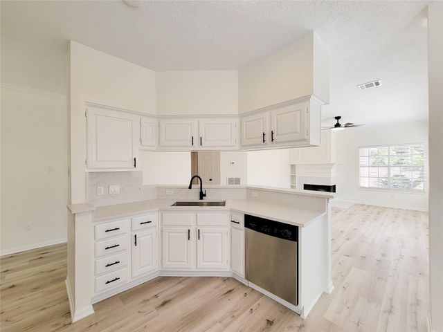1422 Mabry Mill Road, Houston, TX 77062