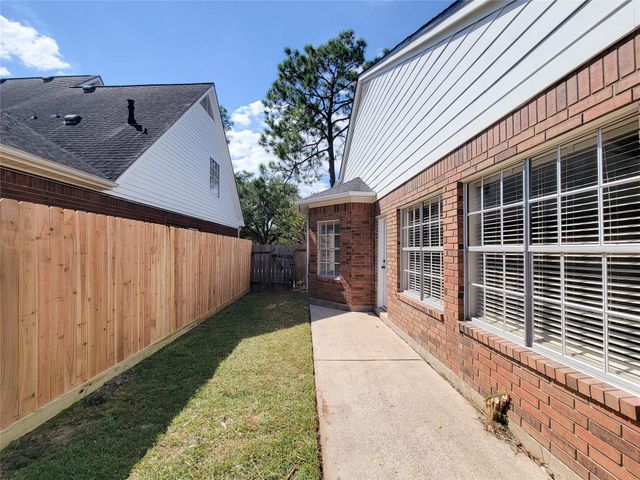 1422 Mabry Mill Road, Houston, TX 77062