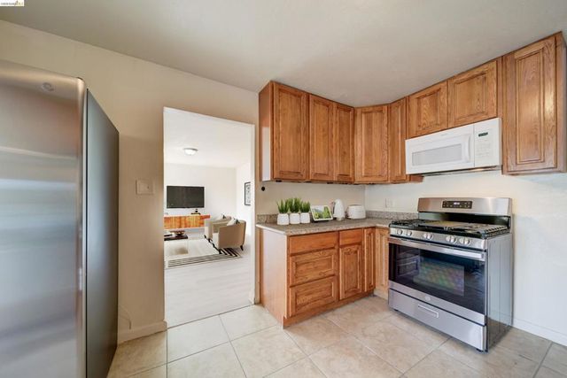 844 844 37Th St, Richmond, CA 94805