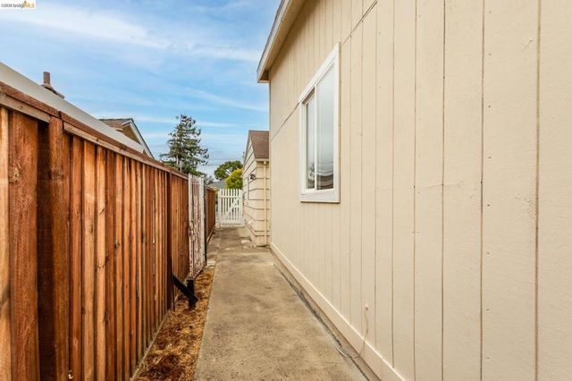 844 844 37Th St, Richmond, CA 94805
