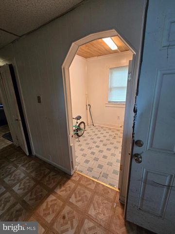 214 W DIVISION ST, Dover, DE 19904