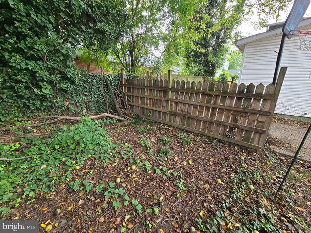 214 W DIVISION ST, Dover, DE 19904