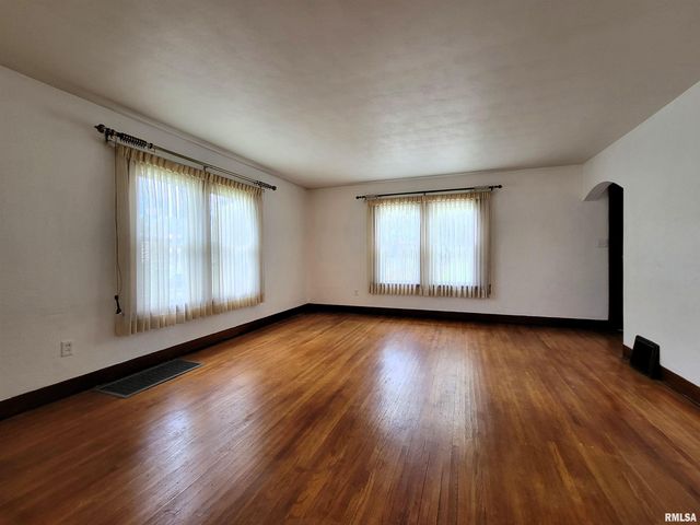 1405 S CAPITOL Street, Pekin, IL 61554