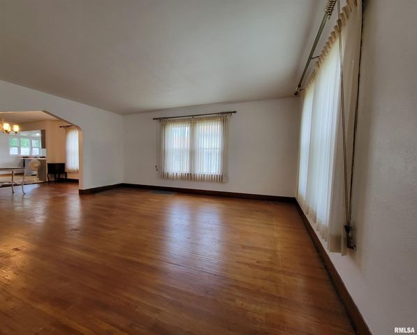 1405 S CAPITOL Street, Pekin, IL 61554