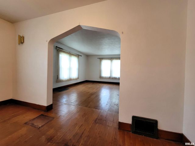 1405 S CAPITOL Street, Pekin, IL 61554