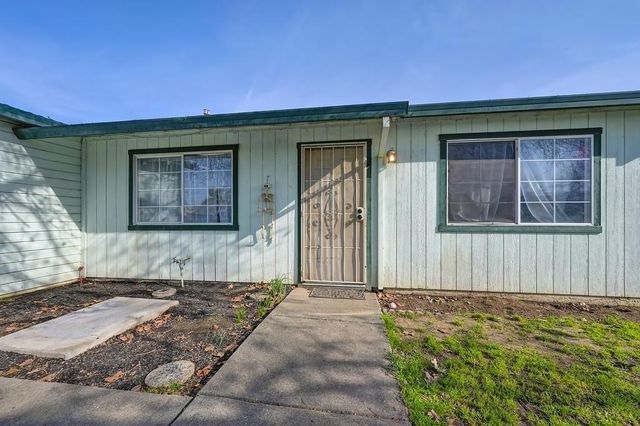 4372 Evelyn Dr, Olivehurst, CA 95961