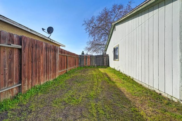 4372 Evelyn Dr, Olivehurst, CA 95961