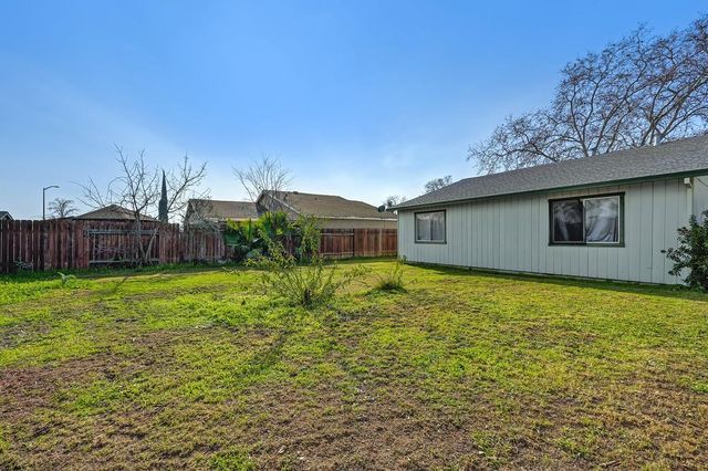 4372 Evelyn Dr, Olivehurst, CA 95961