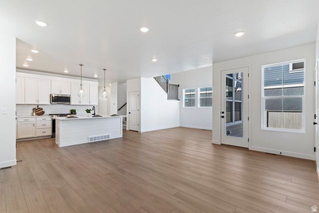 882 W CAROLIINE DR, Saratoga Springs, UT 84045