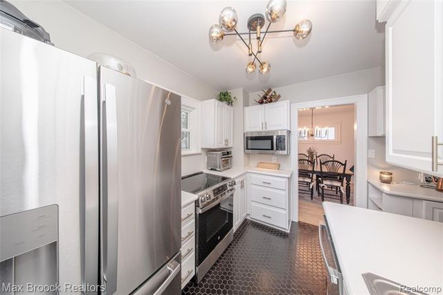 1100 N Altadena Avenue, Royal Oak, MI 48067