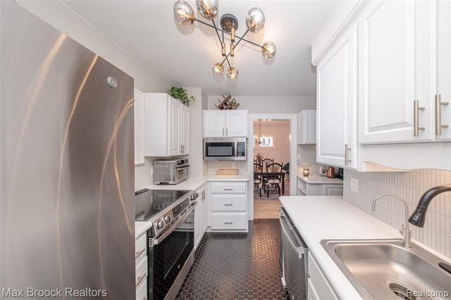 1100 N Altadena Avenue, Royal Oak, MI 48067