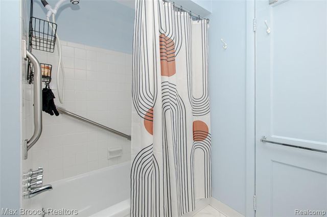 1100 N Altadena Avenue, Royal Oak, MI 48067