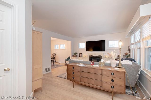 1100 N Altadena Avenue, Royal Oak, MI 48067