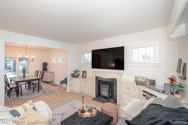 1100 N Altadena Avenue, Royal Oak, MI 48067