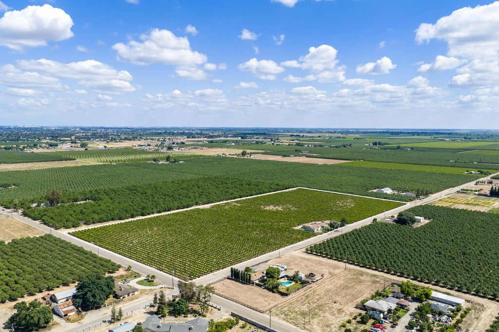 Image 1 of property listing at 2854 N Monroe Avenue, Fresno, CA 93723