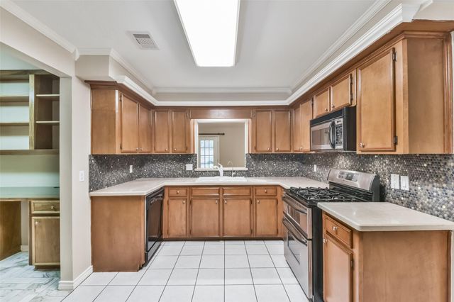 20 Tulip Hill Court, Spring, TX 77380