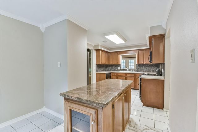 20 Tulip Hill Court, Spring, TX 77380