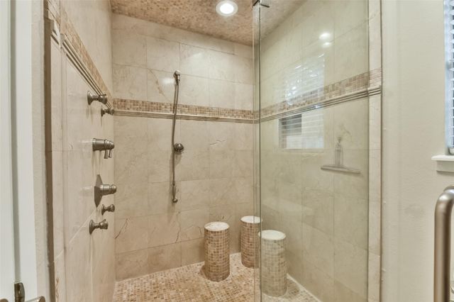 20 Tulip Hill Court, Spring, TX 77380