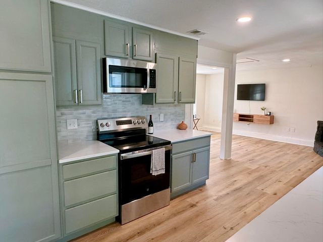 215 NE Buck Drive, Fort Walton Beach, FL 32548