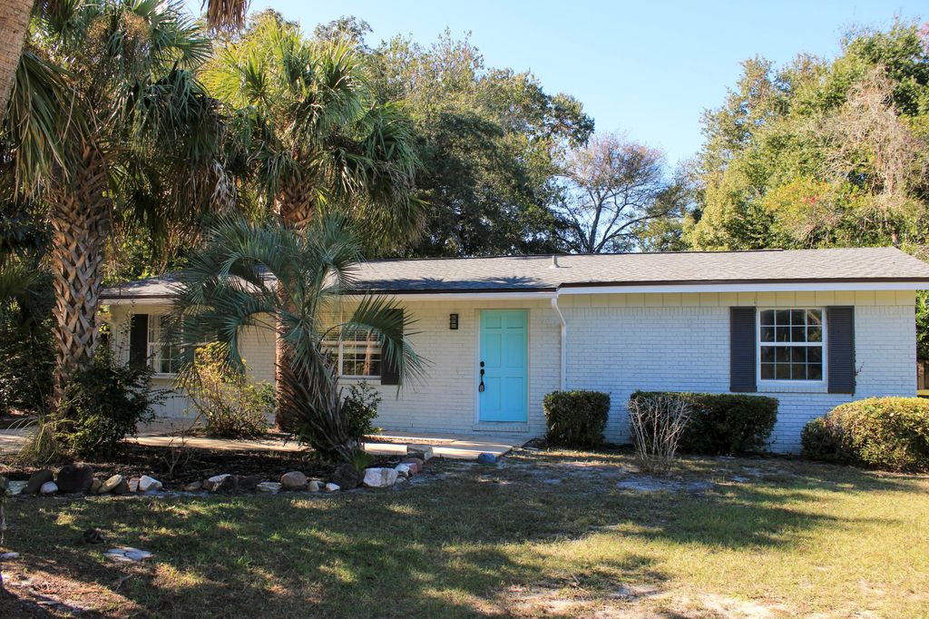 215 NE Buck Drive, Fort Walton Beach, FL 32548