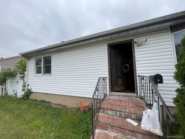 3 Surrey Drive, Amityville, NY 11701