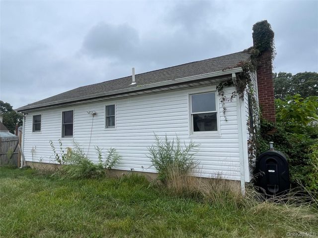 3 Surrey Drive, Amityville, NY 11701