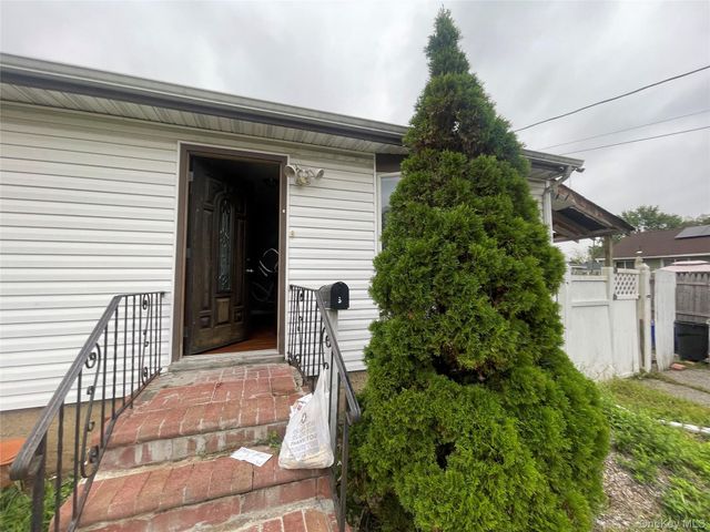 3 Surrey Drive, Amityville, NY 11701