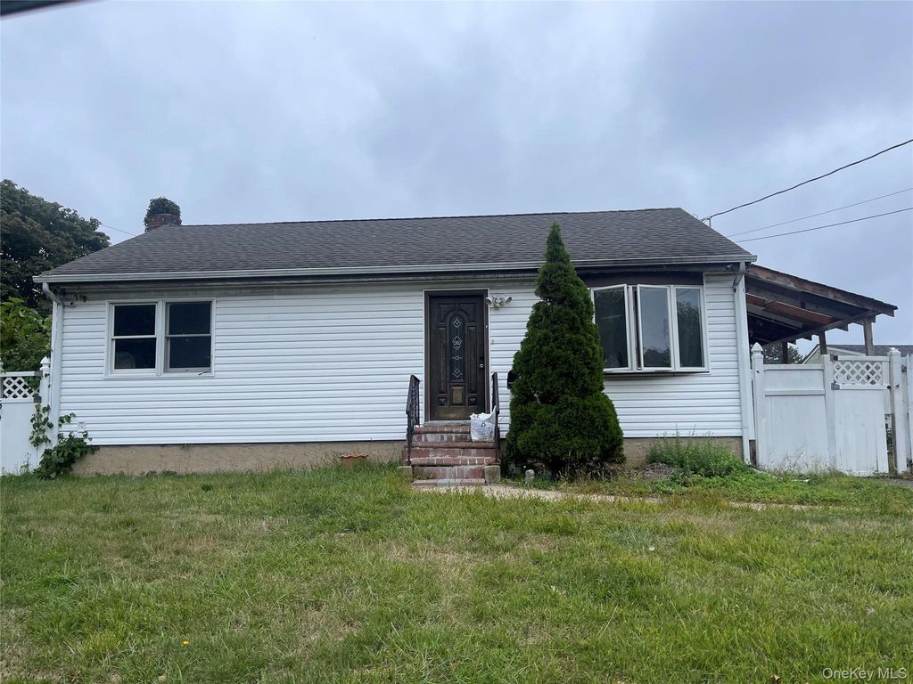 3 Surrey Drive, Amityville, NY 11701