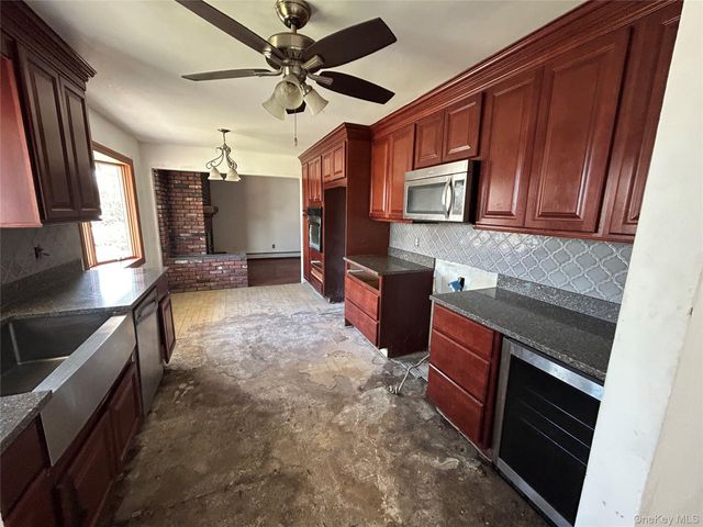 8 Mahogany Road, Rocky Point, NY 11778