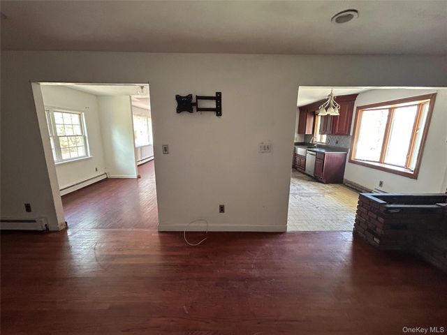 8 Mahogany Road, Rocky Point, NY 11778