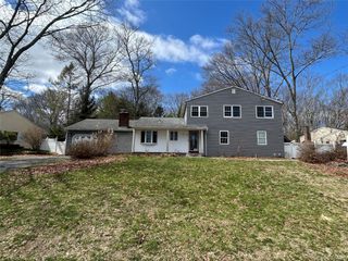 8 Mahogany Road, Rocky Point, NY 11778