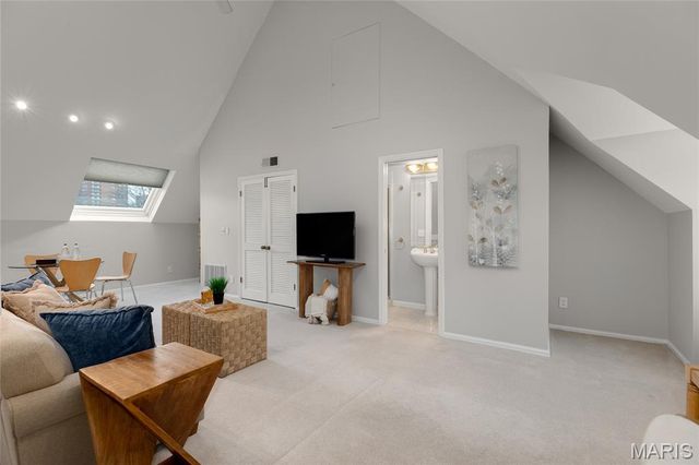 112 W Pine Place, St Louis, MO 63108