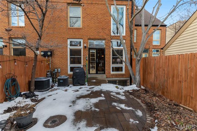 112 W Pine Place, St Louis, MO 63108