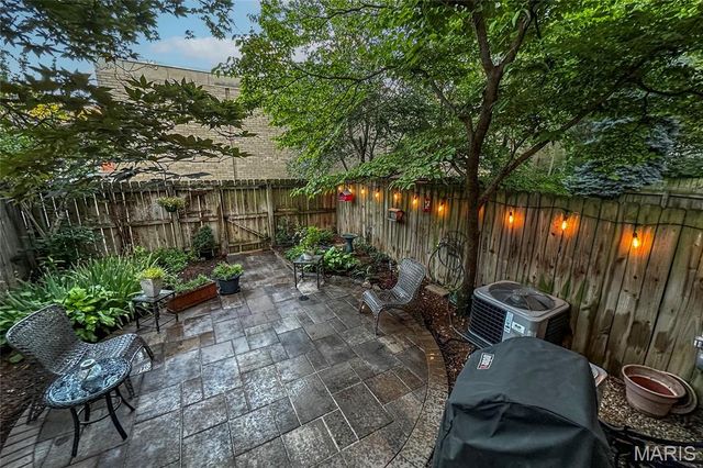 112 W Pine Place, St Louis, MO 63108