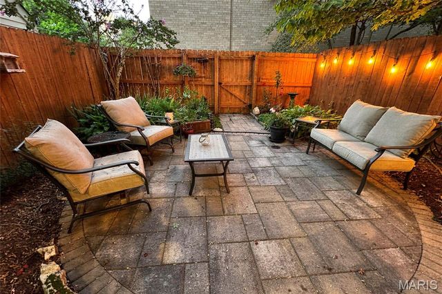 112 W Pine Place, St Louis, MO 63108