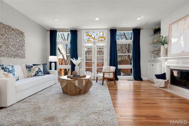 112 W Pine Place, St Louis, MO 63108