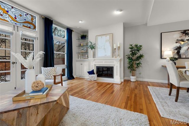 112 W Pine Place, St Louis, MO 63108