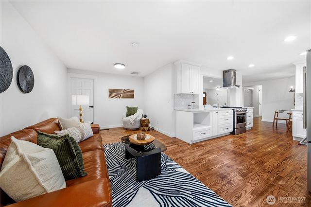 11903 NE 142nd Place, Kirkland, WA 98034