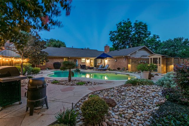 2845 Autumn Drive, Hurst, TX 76054