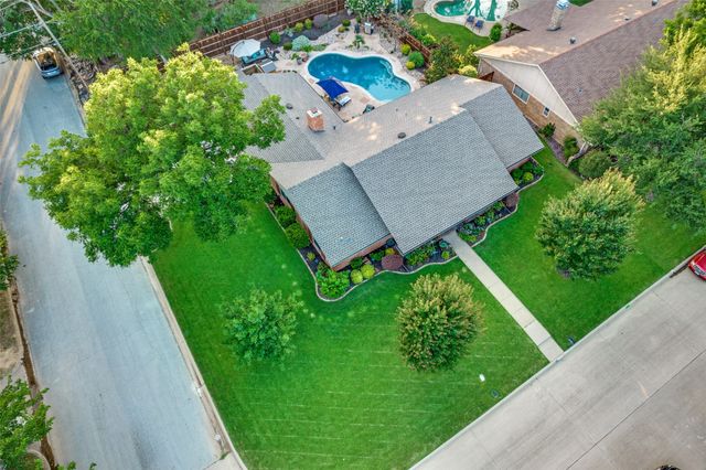 2845 Autumn Drive, Hurst, TX 76054