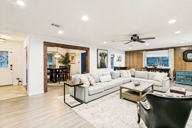 2845 Autumn Drive, Hurst, TX 76054