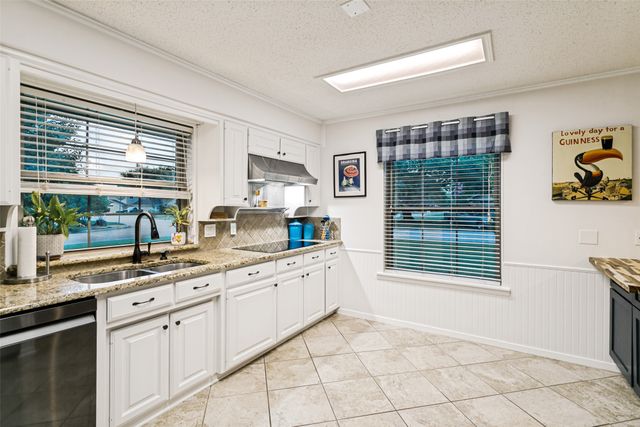 2845 Autumn Drive, Hurst, TX 76054