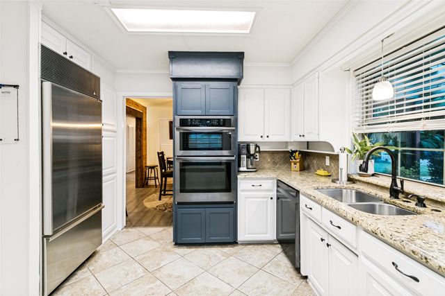 2845 Autumn Drive, Hurst, TX 76054